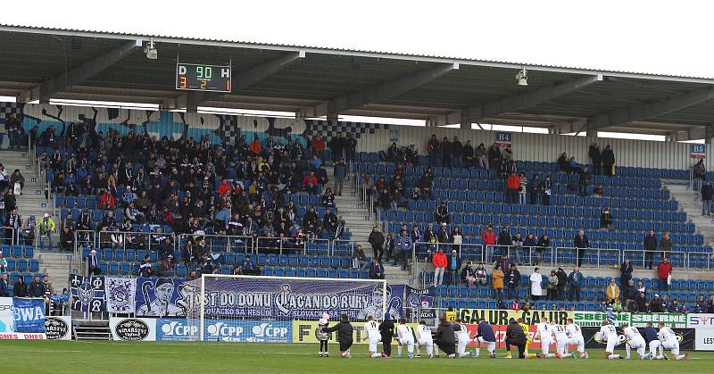 Fotbalisté Slovácka (bílé dresy) ve 28. kole FORTUNA:LIGY zdolali poslední Karvinou 3:1.