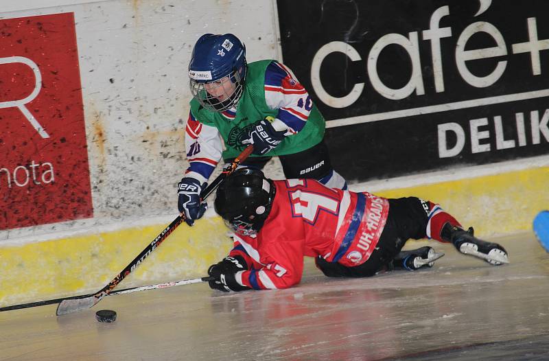 Nejmenší hokejisté HC Uherské Hradiště uplynulou sobotu získávali další zkušenosti ve slovenském Trenčíně.