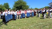 Dny slovanské kultury v Rochus parku. Účinkující folkloristé přijeli z Polska i Chorvatska. Došlo i na mezinárodní kácení májky.