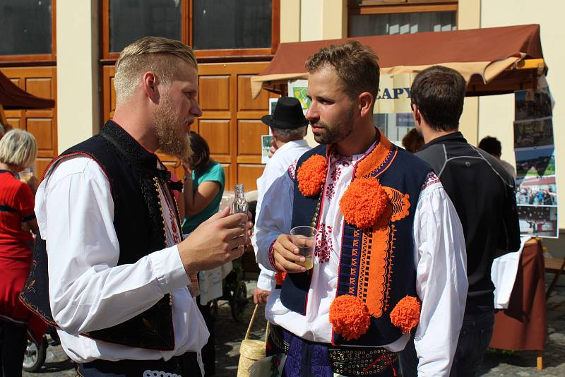 Mikroregion Staroměstsko se na Slavnostech vína v Uherském Hradišti představil na nádvoří pod Starou radnicí.