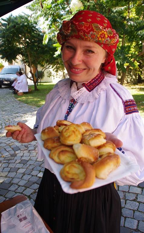 Mikroregion Bílé Karpaty na Slováckých slavnostech vína a otevřených památek na nádvoří Galerie Slováckého muzea v Uherském Hradišti.