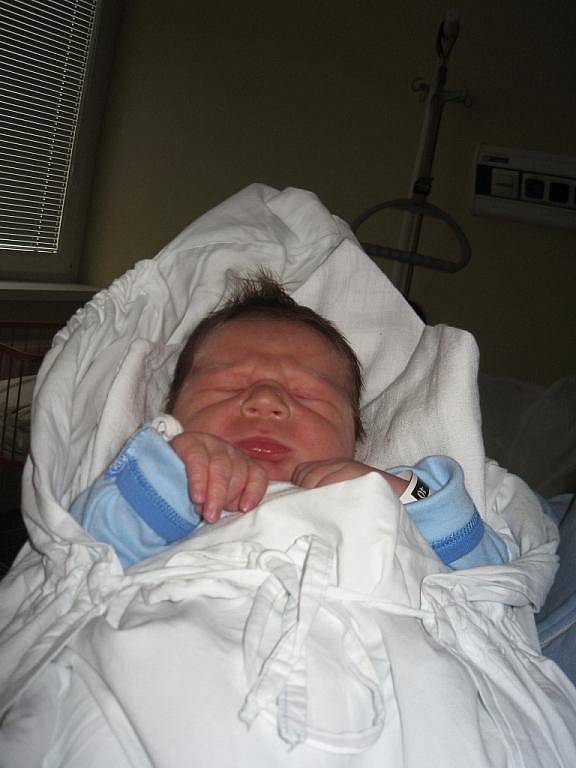 Dominik Daněček,  11. 5. 2010, 54 cm, 4150 g,  Uherský Brod