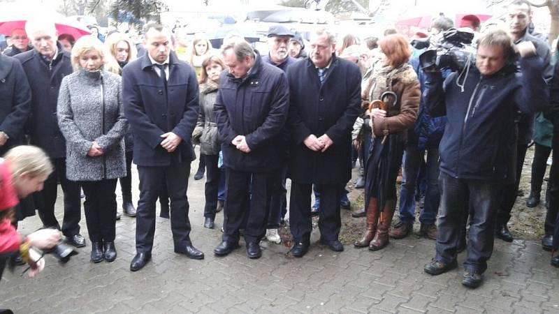 Pietní shromáždění za zavražděné občany v Uherském Brodě.
