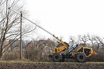 Jediný stroj v republice s 24metrovým ramenem přijel do Nivnice ořezávat větve v korunách stromů; 29. února 2024