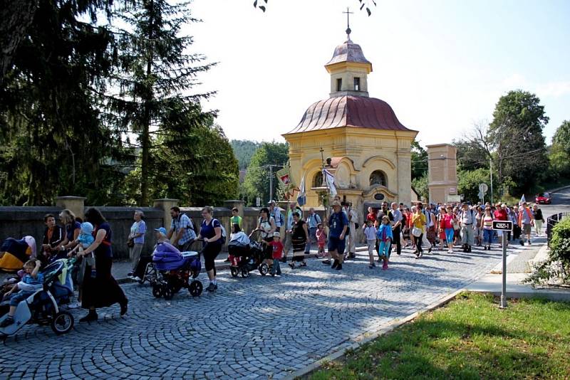 Desítky kilometrů měli za sebou věřící poutníci, kteří dorazili v sobotu dopoledne na Velehrad.