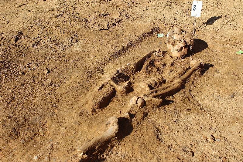 Další hroby Velkomoravanů objevili archeologové ve Starém Městě, při hloubení stavebních základů Cyrilometodějského centra  Na Valách