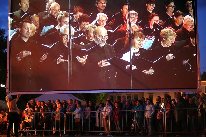 CARMINA BURANA. Koncert ke 100. výročí založení Československa. Masarykovo náměstí. Uherské Hradiště.