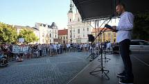 Demonstrace za nezávislou justici a proti vládě Andreje Babiše na Masarykově náměstí v Uherském Hradišti - 11. 6. 2019