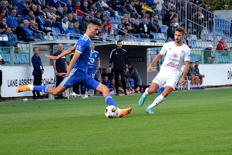 Fotbalisté Slovácka (bílé dresy) se v 8. kole FORTUNA:LIGY představili na hřišti Mladé Boleslavi.