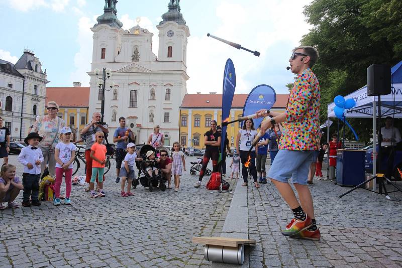 Magic festival 2018 v Uherském Hradišti. Kouzelné náměstí na Masarykově náměstí. Kouzelník Mišuge