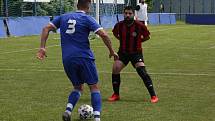 Fotbalisté Kunovic (modré dresy) ve 23. kole krajské I. A třídy skupiny B doma remizovali se Zlechovem 2:2.