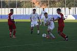 Fotbalisté Slovácka B (bílé dresy) ve středečním vloženém zápase 17. kola MSFL zdolali Viktorii Otrokovice 4:0.