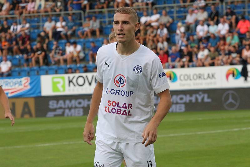 Fotbalisté Slovácka (bílé dresy) v 5. kole FORTUNA:LIGY vyzvali Slovan Liberec.