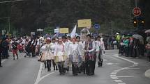 Slavnostní průvod počítal s více než třemi tisíci krojovanými. Ty neodradila ani nepříznivá předpověď počasí.