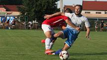 Fotbalisté Uherského Brodu (červené dresy) porazili v 1. kole MOL Cupu Viktorii Otrokovice 2:1 po prodloužení.