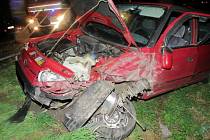 Při předjíždění došlo ke středu Škody Octavia s Felicií. Její řidička byla zraněna.