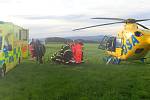 Vrtulník transportoval zraněného paraglidistu z kopce od sv. Antonínka do nemocnice v Brně.