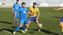 Sobotní utkání na Širůchu, kde se utkali fotbalisté domácího Starého Města (žluté dresy) s Ořechovem, skončil remízou 2:2.