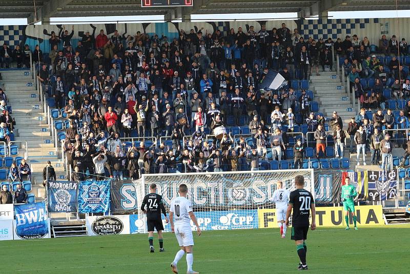 Fotbalisté Slovácka (bílé dresy) ve 12. kole FORTUNA:LIGY vyzvali pražské Bohemians 1905.