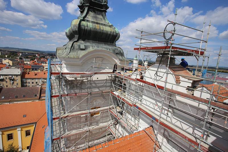 Oprava fasády kostela sv. Františka Xaverského v Uherském Hradišti.
