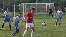 Fotbalisté Uherského Brodu (červené dresy) porazili v 1. kole MOL Cupu Viktorii Otrokovice 2:1 po prodloužení.