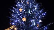 Čtenáři Slováckého deníku nakonec vánočnímu stromu na Masarykově náměstí v Uherském Hradišti vybrali jméno "Světluška".