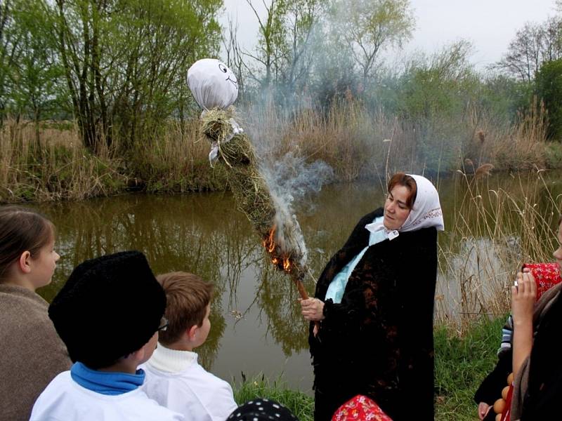 V Huštěnovicích se rozloučili s Marenou a žili blížícími se Velikonocemi.