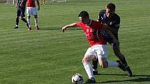 Fotbalisté Uherského Brodu (červené dresy) v prvním kole MSFL remizovali s béčkem Slovácka 3:3.