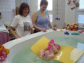 Zkušenosti z regabilitační vany pak malí plavci zúročí ve velkém bazénu. 