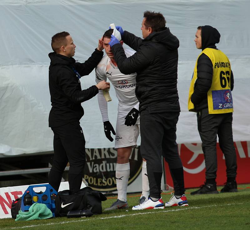 Fotbalisté Slovácka (v bílých dresech) ve 23. kole FORTUNA:LIGY porazili vedoucí Slavii Praha 1:0.