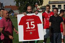 Dlouholetému kapitánovi fotbalistů Uherského Brodu Michalu Vrágovi před úterním zápasem s Vyškovem poděkovalo vedení slováckého klubu. 