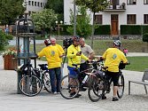 Z Uherského Brodu do Paříže si na 1800 km dlouhou cestu vyšlápli na bicyklech poutníci s brodským Orlem.