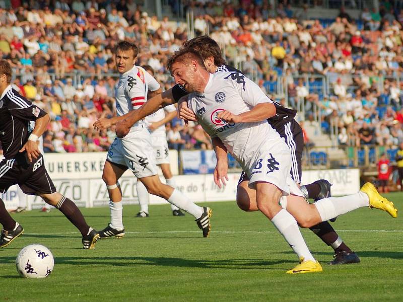 Václav Ondřejka se prodírá do šance