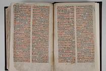 Bible česká z roku 1488 je vystavena od 7. srpna na výstavě Jsme tu s vámi 100 let.