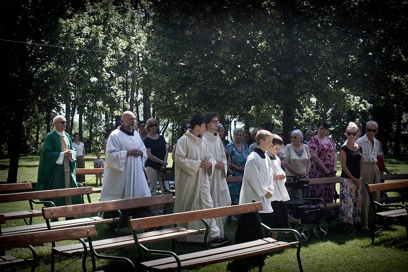 Mše svatá sloužená na Svatém Antonínku za všechny, kterých se dotkla péče domácího hospice Antonínek během dvou let jeho působení v okrese Uherské Hradiště, byla 19. června odpoledne součástí setkání přátel, příznivců a podporovatelů Domácího hospice Anto