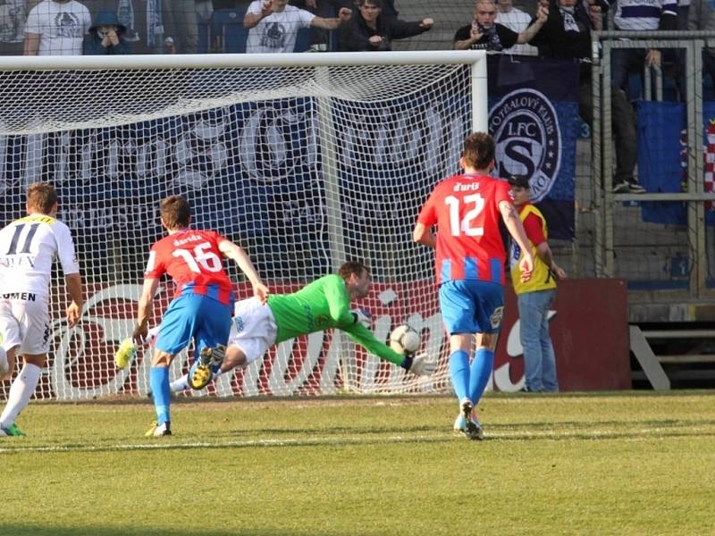 1. FC Slovácko - Plzeň.Libor Došek penaltu nechytil.