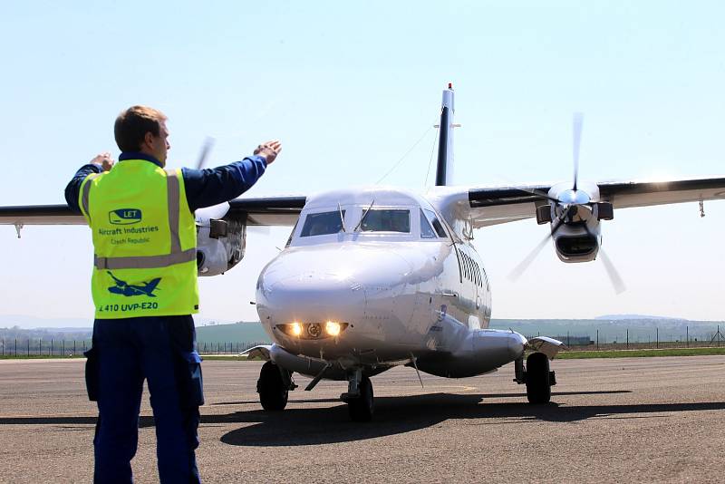 50. výročí prvního vzletu letadla L 410 na letišti v Kunovicích.Na snímku L 410 NG