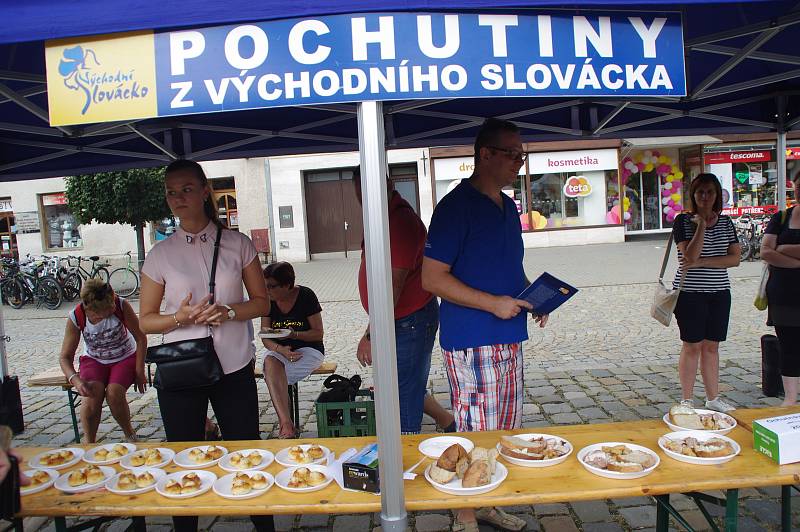 Východní Slovácko v Hradišti na Slováckých slavnostech vína a otevřených památek obsadilo místo Brodu Mariánské náměstí. Potřetí za sebou