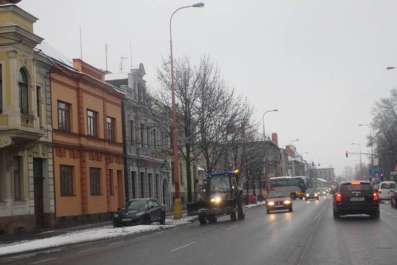 Sněhem zasypané silnice i chodníky zatím komplikace v dopravě v Uherském Brodě nepůsobí.