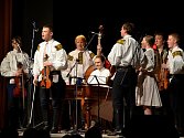Folklorní soubor a cimbálová muzika Rozmarýn oslavila v sobotu 13. dubna své čtyřicáté narozeniny. 