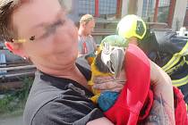 Hasiči pomohli se záchranou papouška Ara