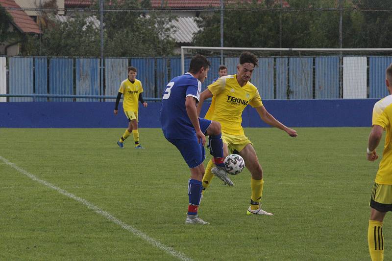 Fotbalisté Kunovice doma prohráli s Nivnicí 0:2. Hosty poprvé vedl nový hlavní trenér Pavel Barcuch.