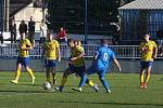 Sobotní utkání na Širůchu, kde se utkali fotbalisté domácího Starého Města (žluté dresy) s Ořechovem, skončil remízou 2:2.
