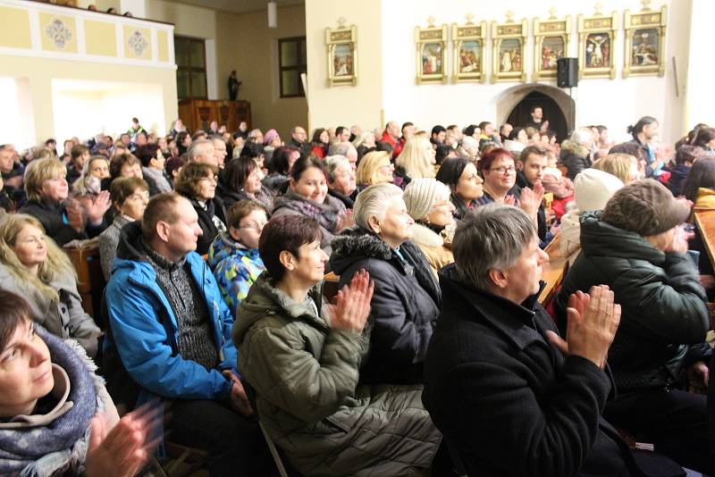 Jiří Pavlica s Hradišťanem odehráli v sobotu 6. ledna ve Vlčnově Vánoční koncert.