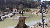 Na katastrálním území Buchlovic leží i turisticky atraktivní lokalita Smraďavka s Lázněmi Leopoldov.