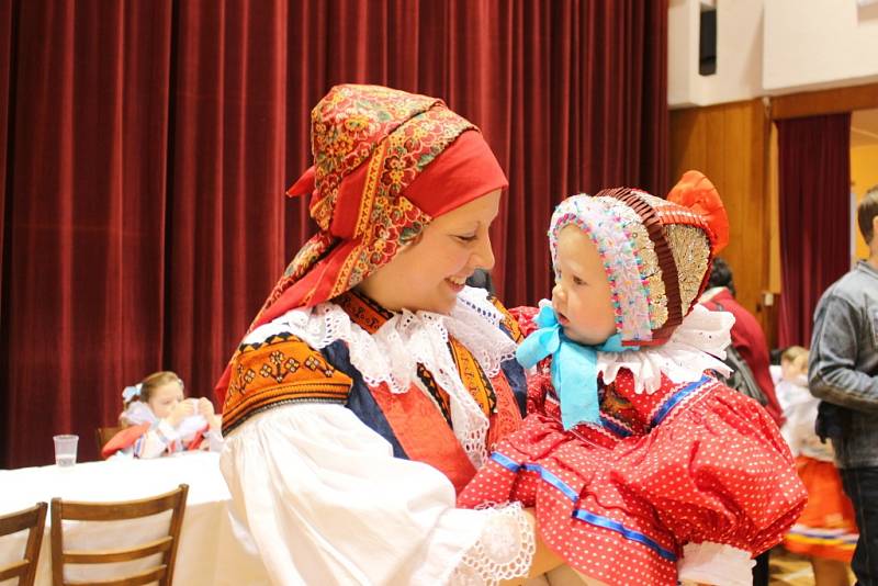 Děti ve Vlčnově se učí lásce k tradicím už od raného věku.