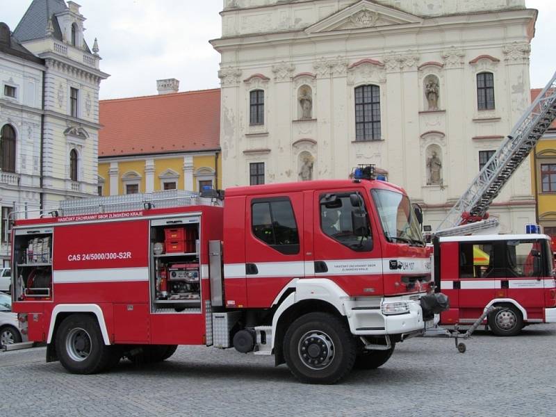 Pro mnohé děti byly ukázky práce složek integrovaného záchranného systému napínavou podívanou. Nadšení a zájem ale vyvolala prezentace činnosti práce policistů, hasičů a dalších specialistů také u dospělých.