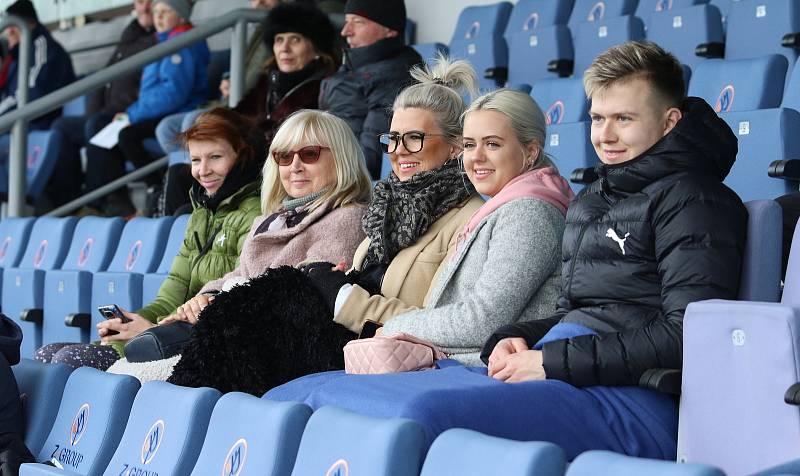 Fotbalisté Slovácka (bílé dresy) ve 28. kole FORTUNA:LIGY zdolali poslední Karvinou 3:1.