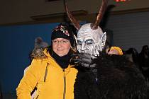 Krampus čerti na Mikulášském jarmarku v Záhorovicích