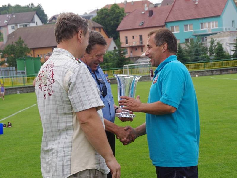 Fotbalový stadion v Dolním Němčí patřil v sobotu 22. června odpoledne už pátému ročníku memoriálu Josefa Přikryla.